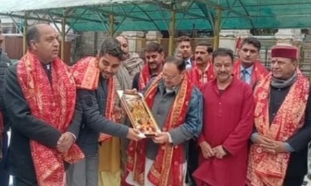 माता श्री ब्रजेश्वरी देवी मंदिर कांगड़ा में भाजपा के राष्ट्रीय अध्यक्ष जगत प्रकाश नड्डा ने नवाज़ा शीश 