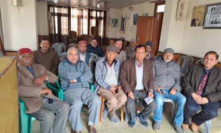 यशपाल साहित्य सदन में रिटायर्ड इंप्लाइज वेलफेयर एसोसिएशन की बैठक हुई आयोजित