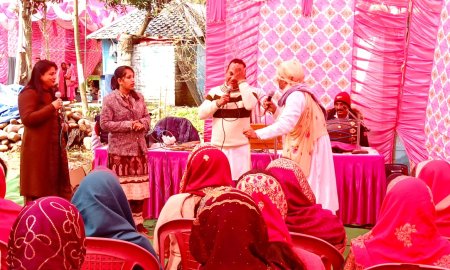 नटराज कला मंच नादौन ने नाटक के माध्यम से दी सरकार की उपलब्धियों की जानकारी 