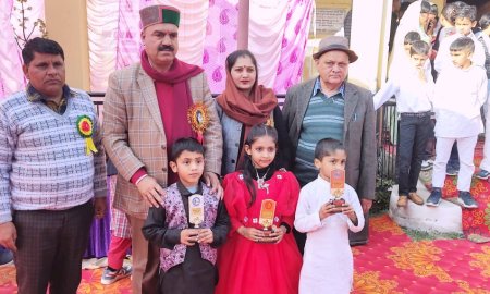 मिडल स्कूल बड़ागांव में मनाया वार्षिक पारितोषिक वितरण समारोह, मेधावी विद्यार्थियों को बांटे पुरस्कार