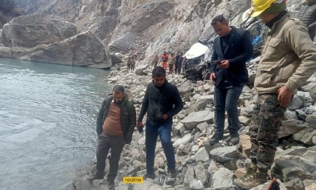 उपायुक्त किन्नौर ने काशंग नाले में हुए हादसा स्थल का किया निरीक्षण, सर्च ऑपरेशन को तेज करने के दिए निर्देश