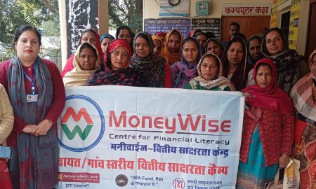 वितीय साक्षरता केन्द्र सी एफ एल द्वारा ग्राम पंचायत जलाड़ी में लगाया गया साक्षरता कैंप 