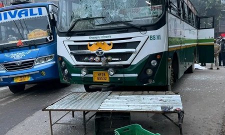 एचआरटीसी बस की चपेट में आने से 22 वर्षीय युवक की मौत