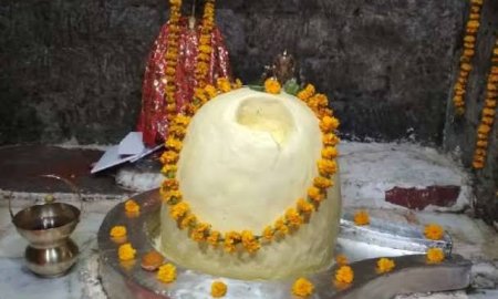 बाबा भूतनाथ मन्दिर में 21 किलो मक्खन से शिवलिंग पर उकेरा पराशर ऋषि का स्वरूप