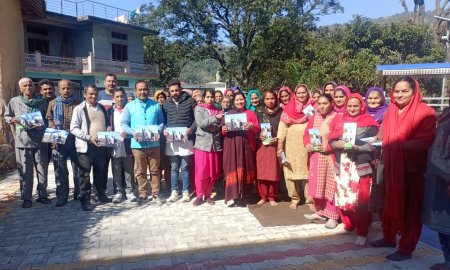 नटराज कला मंच के कलाकारों ने लघु नाटक के माध्यम से बताई सरकारी योजनाएं 