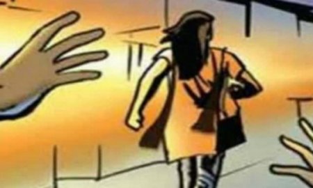बस में युवक की पिटाई, स्कूली छात्रा के साथ करता था छेड़छाड़