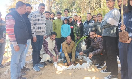 डिग्री कॉलेज नादौन में एनएसएस ने चलाया स्वच्छता अभियान