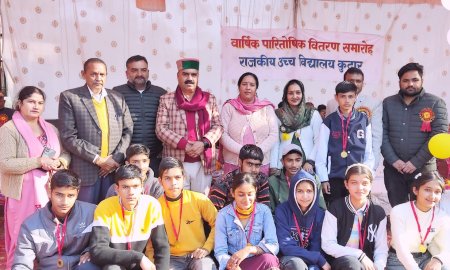 विधायक इंद्र दत्त लखनपाल ने कुढार स्कूल के मेधावी विद्यार्थियों को बांटे पुरस्कार