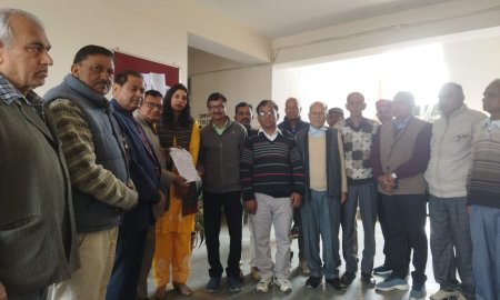 रिटायर्ड एम्पलाइज वेलफेयर एसोसिएशन नादौन ने एसडीएम को सौंपा ज्ञापन 