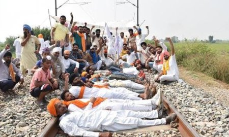 आज रेल रोकेंगे किसान शंभू बॉर्डर पर किसान और पुलिसकर्मियों में संघर्ष