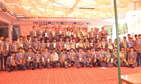 एवरेस्ट पब्लिक स्कूल में मनाया वार्षिक पारितोषिक वितरण समारोह 