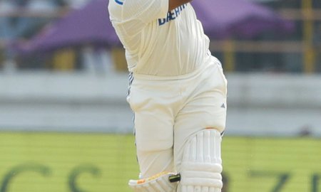 डेब्यू में सरफ़राज़ ने खेली  तूफानी अर्धशतकीय पारी, रोहित जडेजा ने बनाया शतक  