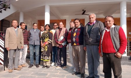 इंदु गोस्वामी ने सुनी मोक्ष धाम पुराना कांगड़ा के सदस्यों की समस्याएं