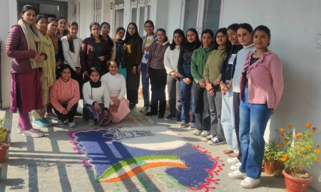 कांगड़ा कॉलेज में पोस्टर मेकिंग और रंगोली प्रतियोगिता का हुआ आयोजन