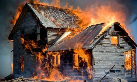 बंजार के फरयाड़ी में आग लगने से मकान राख