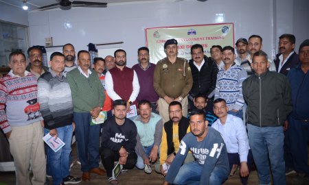 हिल टॉप सॉल्यूशन प्राइवेट लिमिटेड ने टैक्सी चालकों के लिए जागरूकता शिविर का किया आयोजन