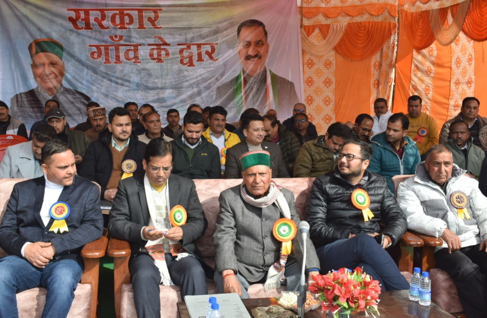 मझेरना में आयोजित 'सरकार गांव के द्वार' कार्यक्रम के दौरान किशोरी लाल ने सुनी जन समस्याएं