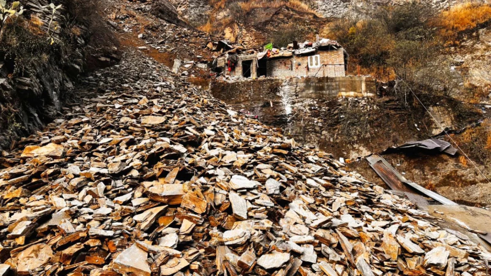 शिमला लैंडलाइड हादसे में दबने से दो मजदूरों की मौत 