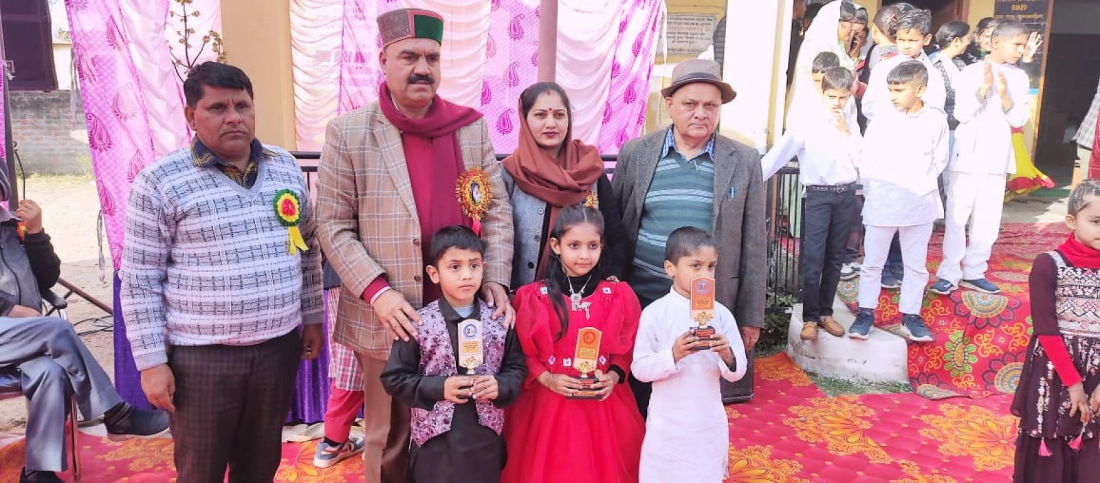 मिडल स्कूल बड़ागांव में मनाया वार्षिक पारितोषिक वितरण समारोह, मेधावी विद्यार्थियों को बांटे पुरस्कार