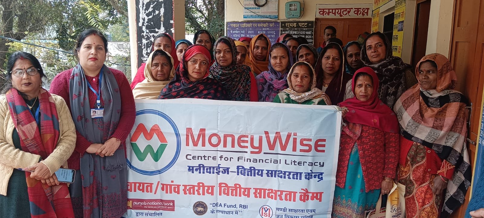 वितीय साक्षरता केन्द्र सी एफ एल द्वारा ग्राम पंचायत जलाड़ी में लगाया गया साक्षरता कैंप