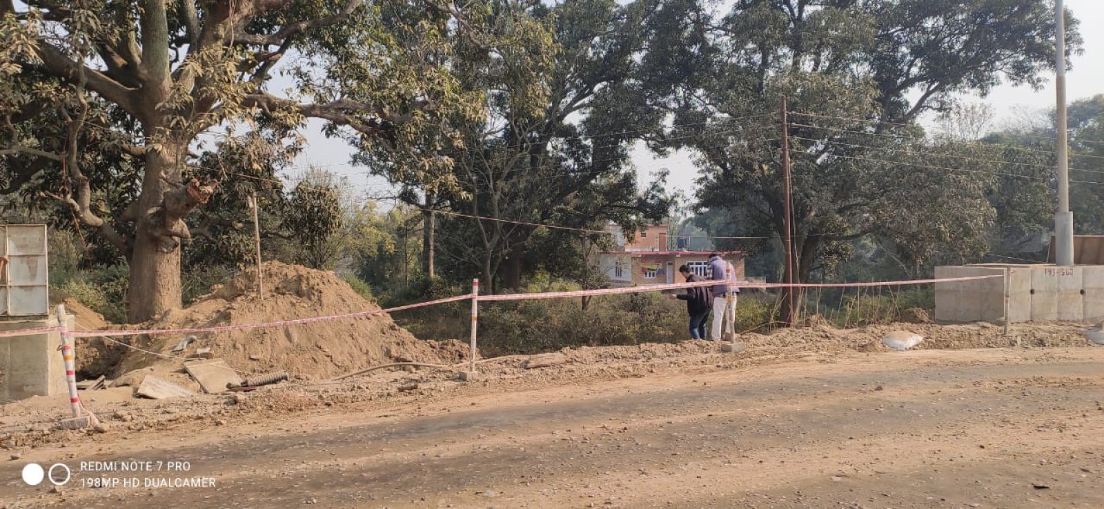 नादौन हमीरपुर मार्ग पर जलाड़ी के पट्टे गांव की सड़क की हालत खराब, लोग परेशान