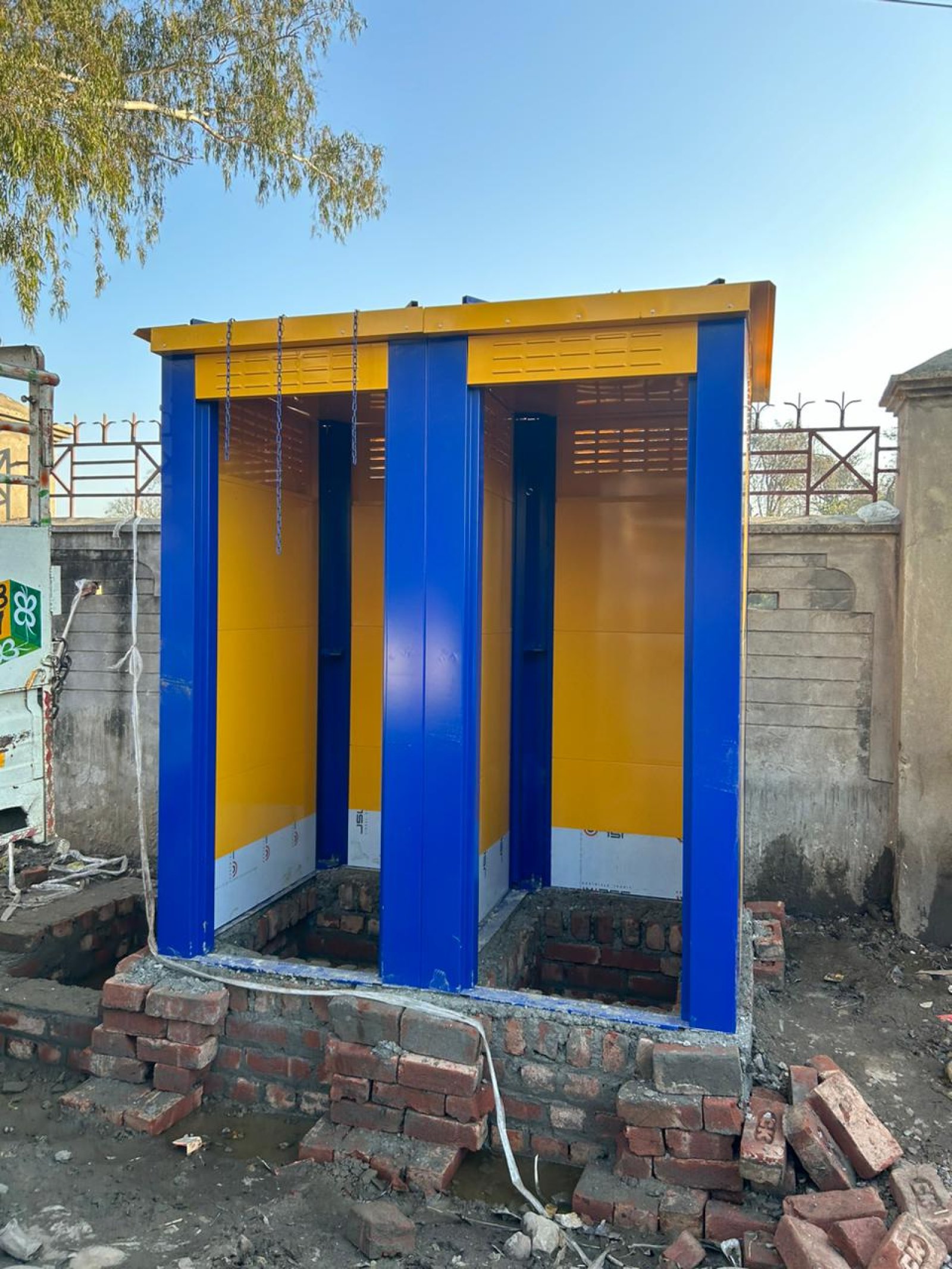 नादौन शहर के विभिन्न भागों में बनाए जा रहे शौचालय : नगर पंचायत सचिव हर्षित शर्मा