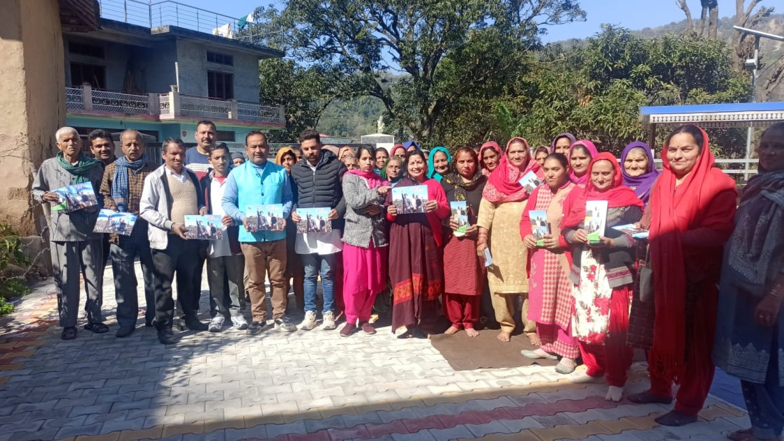 नटराज कला मंच के कलाकारों ने लघु नाटक के माध्यम से बताई सरकारी योजनाएं