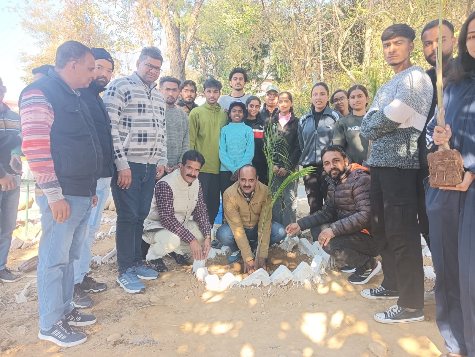 डिग्री कॉलेज नादौन में एनएसएस ने चलाया स्वच्छता अभियान