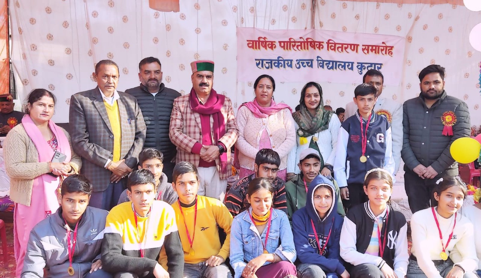 विधायक इंद्र दत्त लखनपाल ने कुढार स्कूल के मेधावी विद्यार्थियों को बांटे पुरस्कार