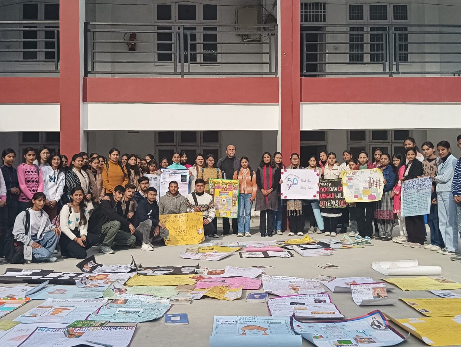 एमसीएम डीएवी कॉलेज कांगड़ा में पोस्टर मेकिंग प्रतियोगिता का हुआ आयोजन