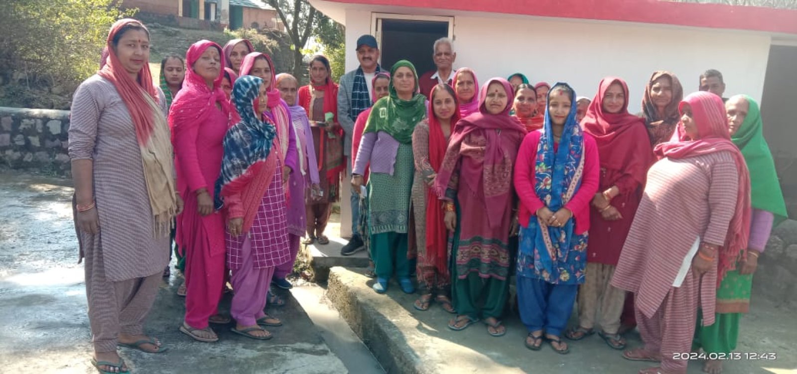 ग्राम पंचायत खोली में किया शौचालय व स्नानगृह का उद्घाटन
