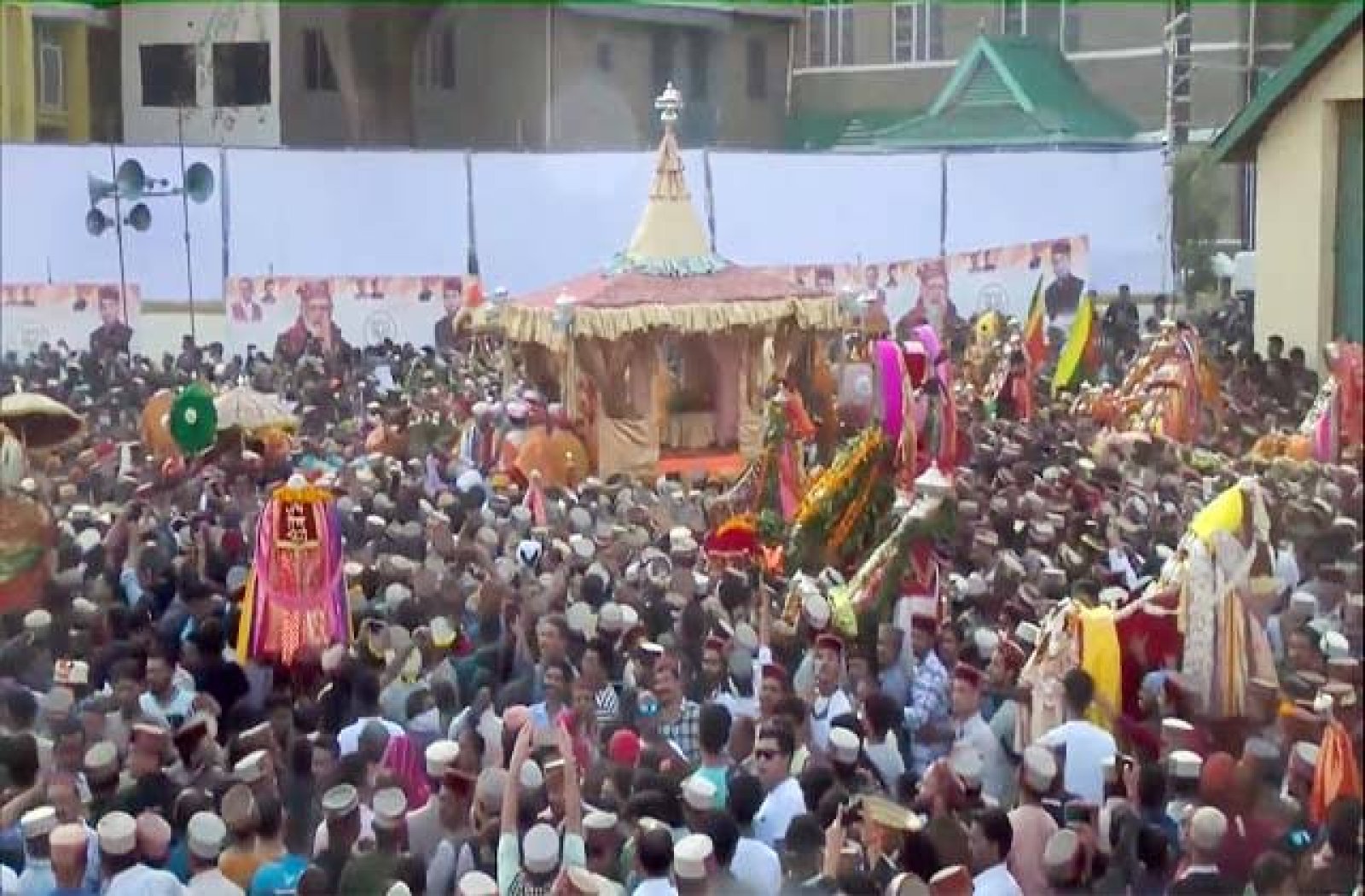 कल्लू के ढालपुर में निकाली भगवान रघुनाथ की रथयात्रा