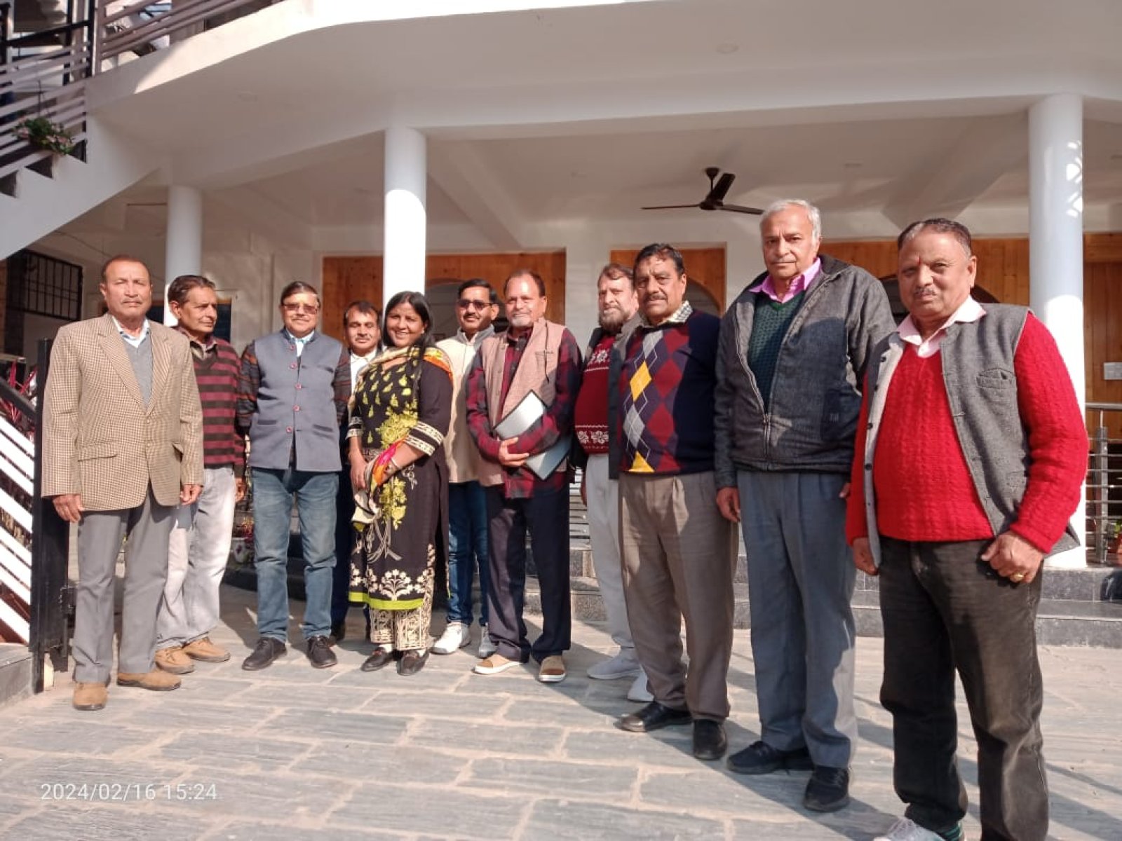इंदु गोस्वामी ने सुनी मोक्ष धाम पुराना कांगड़ा के सदस्यों की समस्याएं