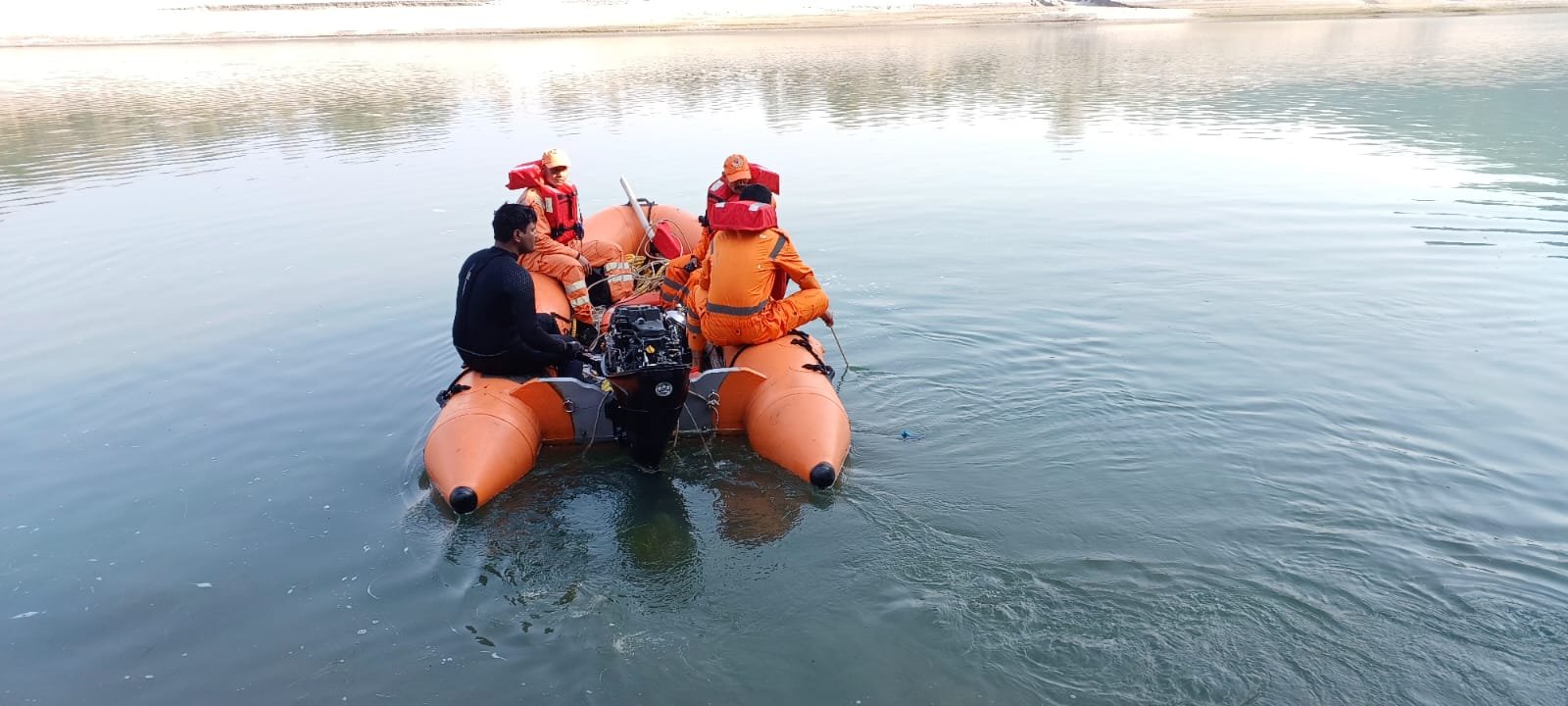 एनडीआरएफ की टीम ने ब्यास में डूबे युवक के लिए चलाया सर्च अभियान