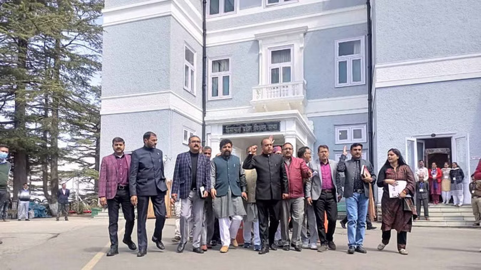 मुख्यमंत्री के जवाब पर विपक्ष ने किया वॉकआउट, बल्क ड्रग पार्क-अली खड्ड विवाद पर सदन में हंगामा
