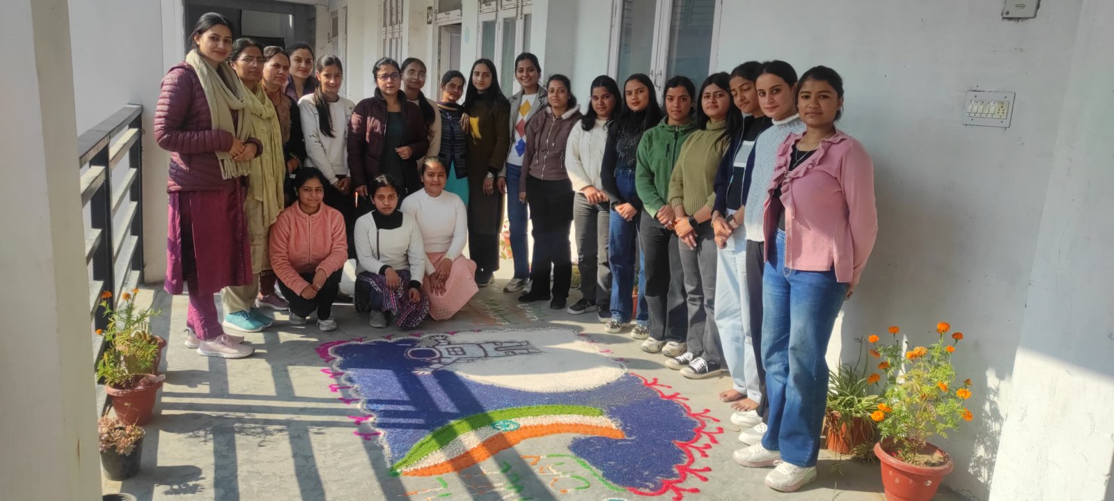 कांगड़ा कॉलेज में पोस्टर मेकिंग और रंगोली प्रतियोगिता का हुआ आयोजन