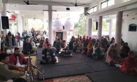 मौनी बाबा कुटिया में स्वामी गोविंद चैतन्य ने की चारों वेदों की विस्तृत व्याख्या