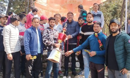 पवन काजल ने दौलतपुर में आयोजित क्रिकेट टूर्नामेंट के समापन समारोह में की शिरकत