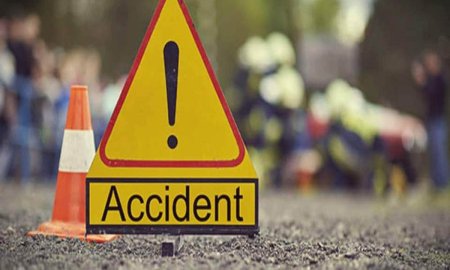 कार चालक ने मारी ट्रक को टक्कर, घायल अवस्था में टांडा किया रेफर