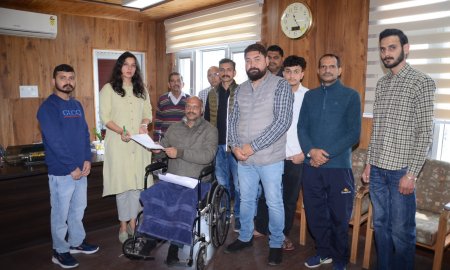 फोरलेन के कारण मार्ग हुआ बंद , ग्रामीणों ने एसडीएम को सौंपा शिकायत पत्र