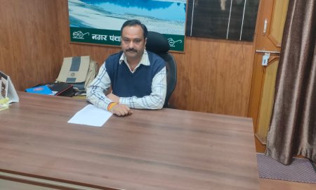 नगर पंचायत नादौन में सचिव के रूप छाए रमन शर्मा ने संभाला पदभार