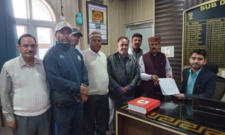 रविदास महासभा कांगड़ा ने एसडीएम के माध्यम से मुख्यमंत्री को सौंपा ज्ञापन