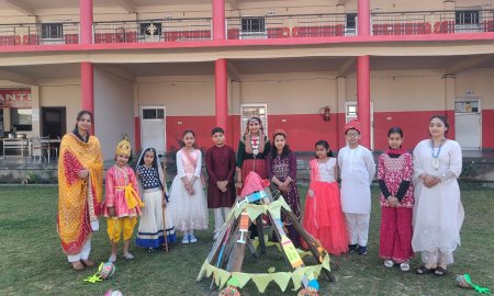 स्कॉलर्स इंटरनेशनल स्कूल में होली महोत्सव का किया आयोजन