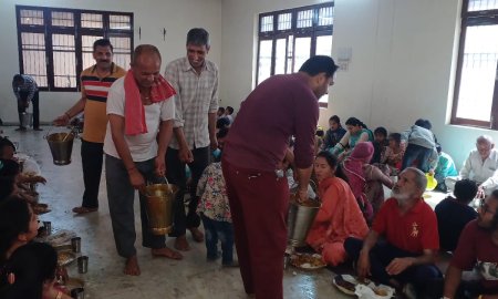 शिवरात्रि के उपलक्षय पर गीता भवन में  भंडारे का हुआ आयोजन