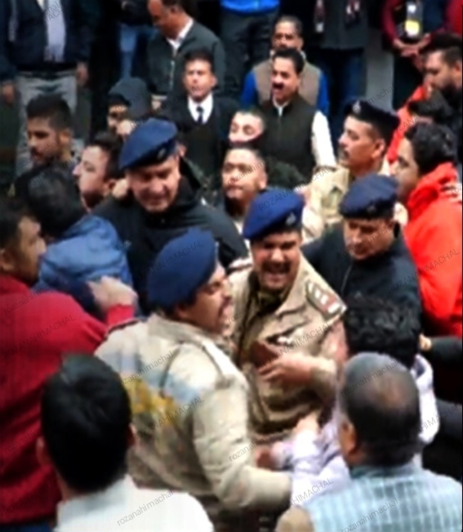 विधायकों का पुतला जलाने पर हुआ बवाल, चार की हुई गिरफ्तारी