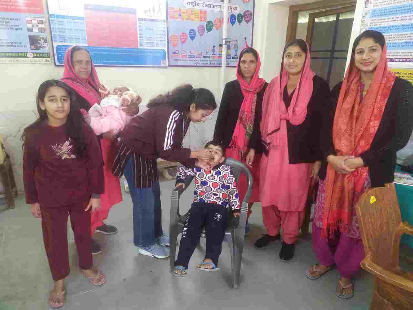 नादौन क्षेत्र में सफल हुआ पोलियो अभियान, हजारों बच्चों को पिलाई गई पोलियो की दो बूंद
