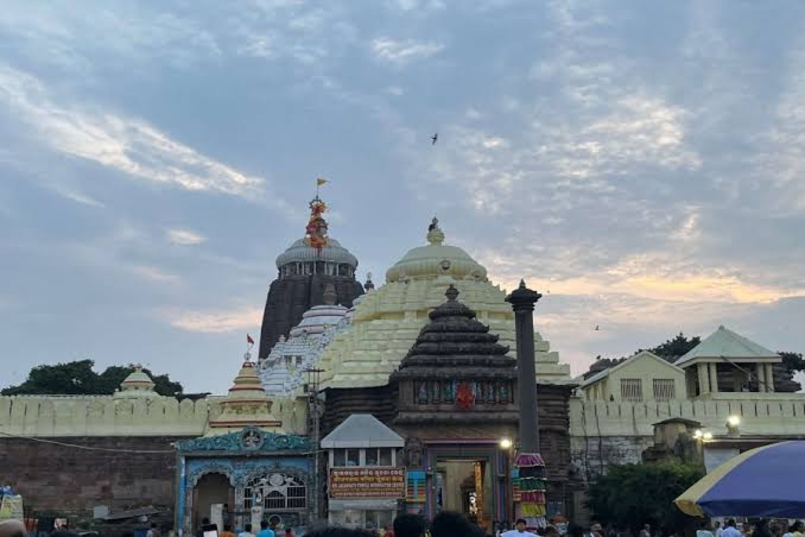 जगन्नाथ मंदिर में अनाधिकृत रूप से प्रवेश करने के आरोप में 9 बांग्लादेशी नागरिक गिरफ्तार