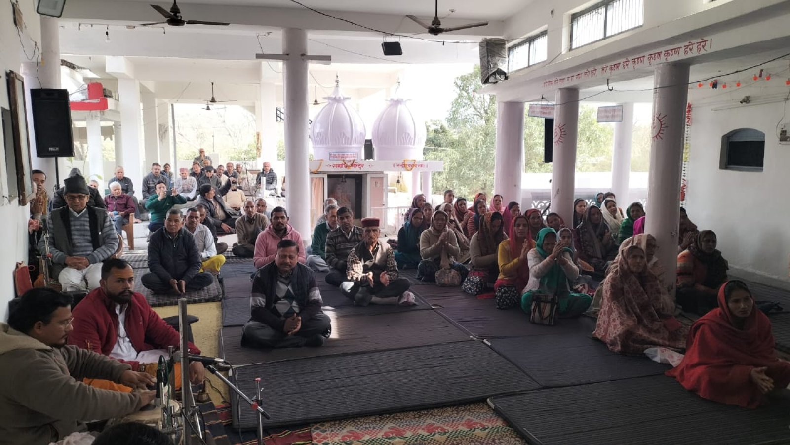 मौनी बाबा कुटिया में स्वामी गोविंद चैतन्य ने की चारों वेदों की विस्तृत व्याख्या