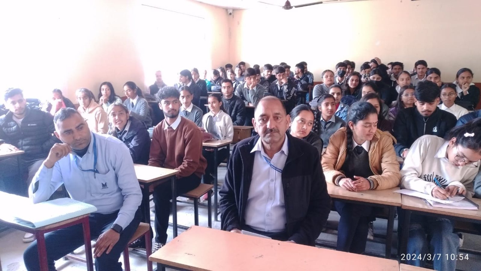 जीजीडीएसडी कॉलेज राजपुर में सिखाए यातायात के नियम