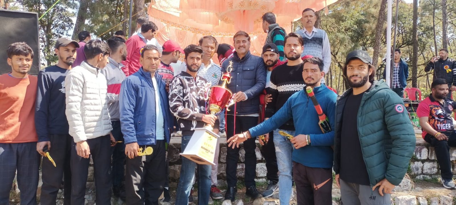 पवन काजल ने दौलतपुर में आयोजित क्रिकेट टूर्नामेंट के समापन समारोह में की शिरकत